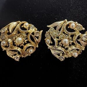 VTG  Sarah Coventry 1960’s Coronation Gold Tone Clip Earrings Pearl Rhinestone